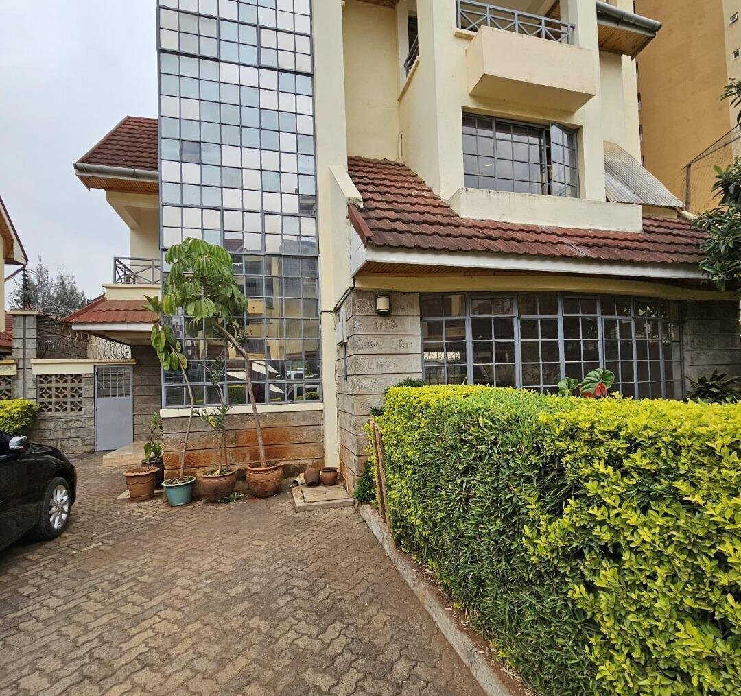6-Ensuite Townhouse with DSQ & Backup Generator - Lavington