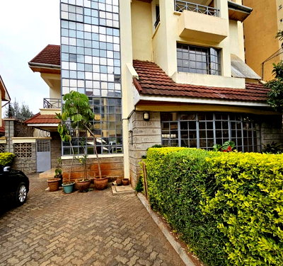 6-Ensuite Townhouse with DSQ & Backup Generator - Lavington