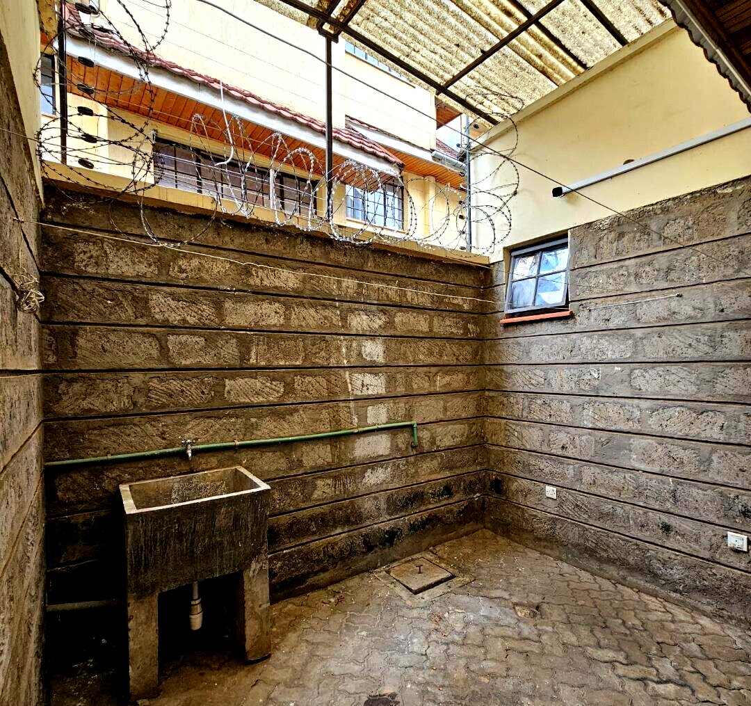 6-Ensuite Townhouse with DSQ & Backup Generator - Lavington