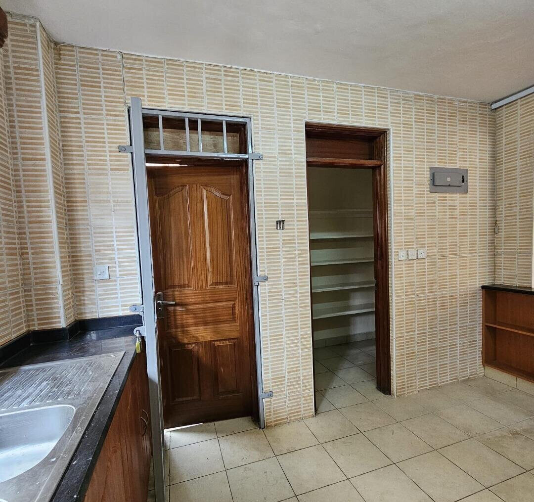 6-Ensuite Townhouse with DSQ & Backup Generator - Lavington
