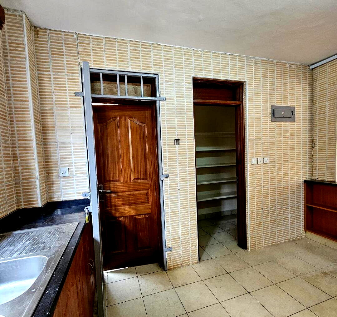 6-Ensuite Townhouse with DSQ & Backup Generator - Lavington