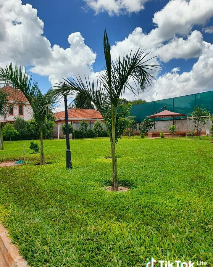 Half Acre 4BR Haven at KSh 600K