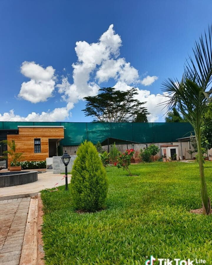 Half Acre 4BR Haven at KSh 600K