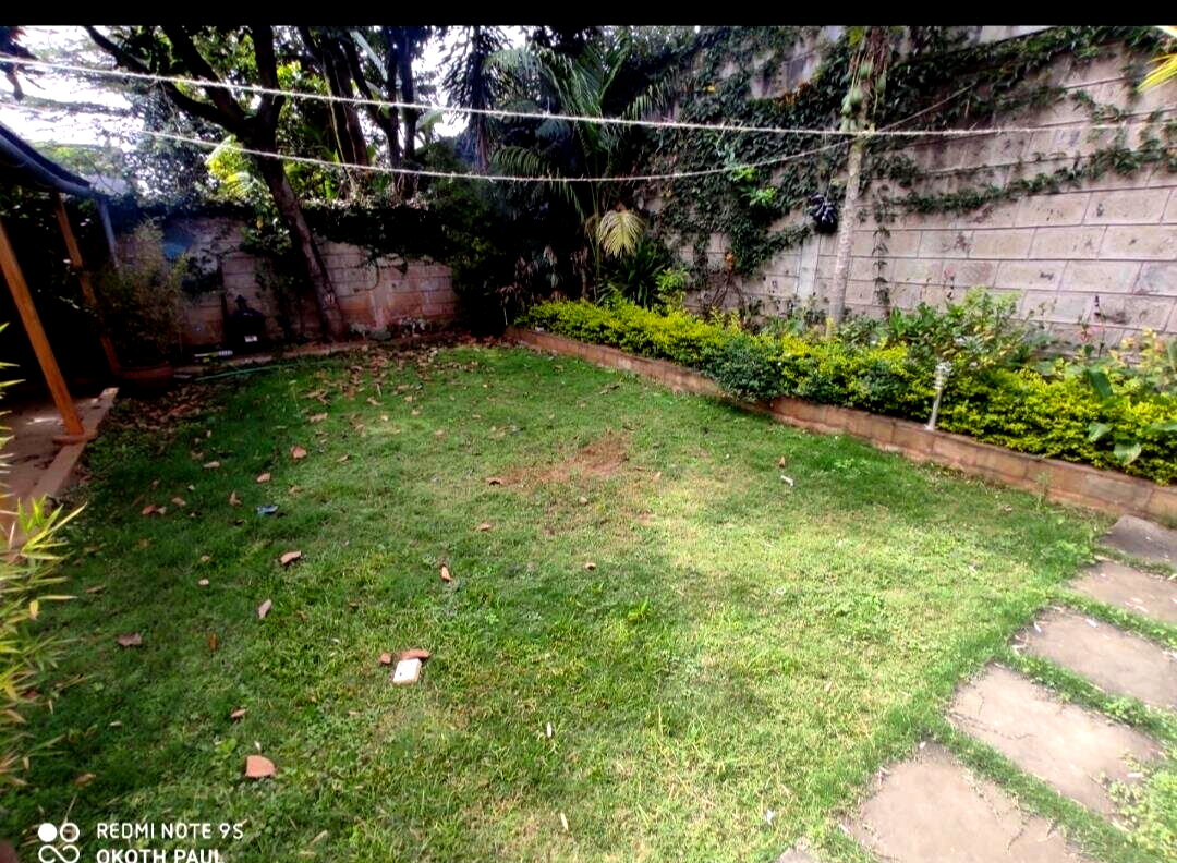 Corner Townhouse with Big Private Garden & Fireplace - Kilimani