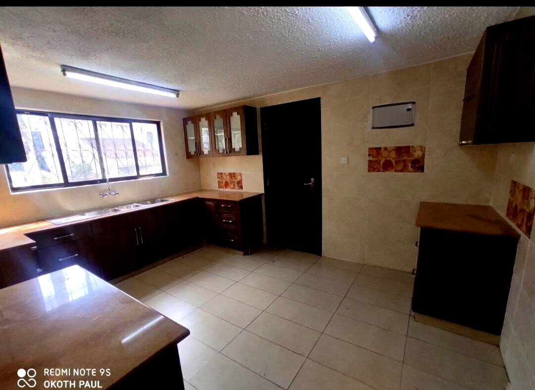 Corner Townhouse with Big Private Garden & Fireplace - Kilimani