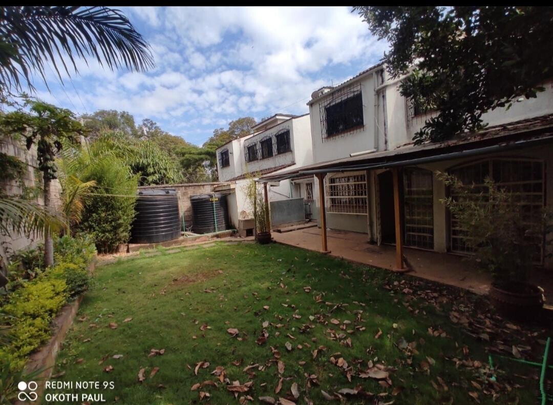 Corner Townhouse with Big Private Garden & Fireplace - Kilimani