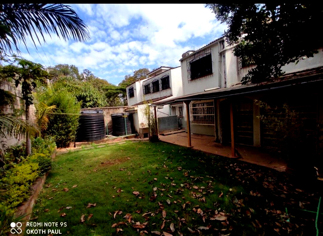 Corner Townhouse with Big Private Garden & Fireplace - Kilimani