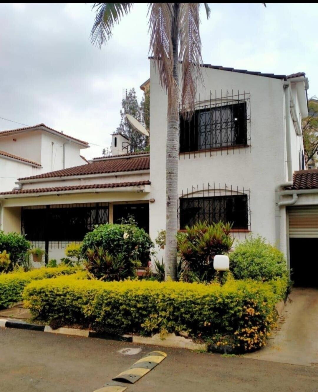 Corner Townhouse with Big Private Garden & Fireplace - Kilimani