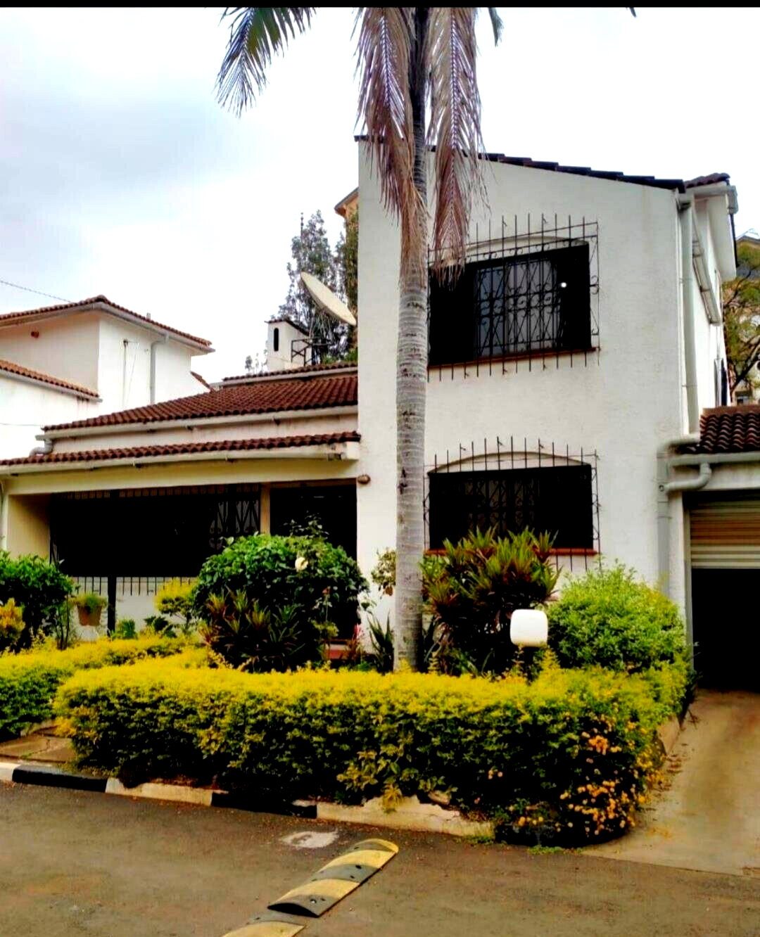Corner Townhouse with Big Private Garden & Fireplace - Kilimani