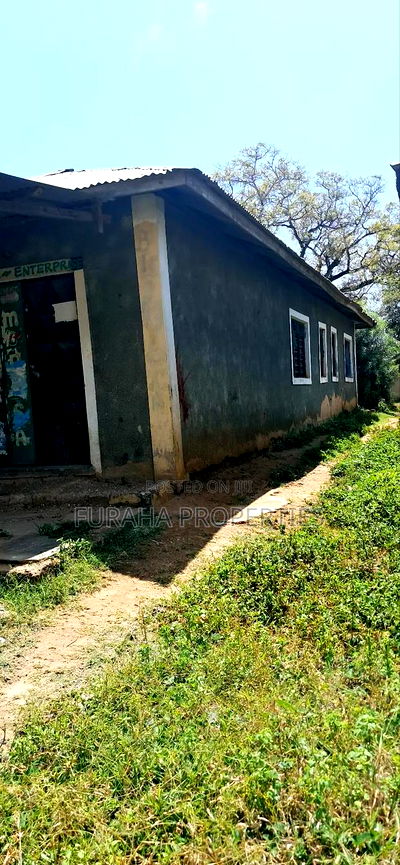 12bdrm Bungalow in Bombolulu for sale - Image 2