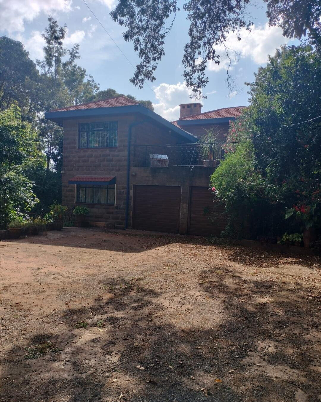 5-Bed Townhouse with Guest House & Pool on 1.3 Acres – Karen