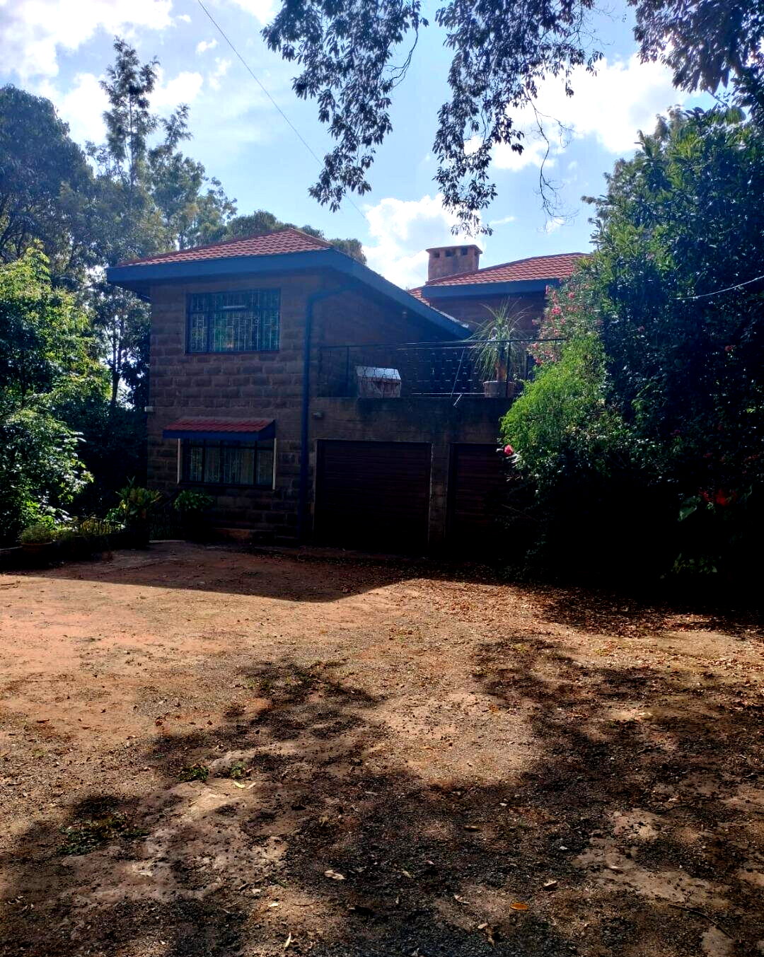 5-Bed Townhouse with Guest House & Pool on 1.3 Acres – Karen