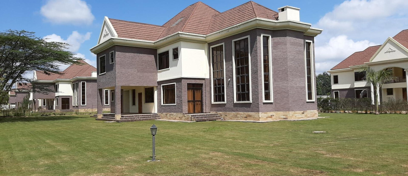 5-Ensuite Townhouse with Fireplace & Staff Quarters – Karen