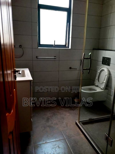 3bdrm Apartment in Parklands for rent - Image 2