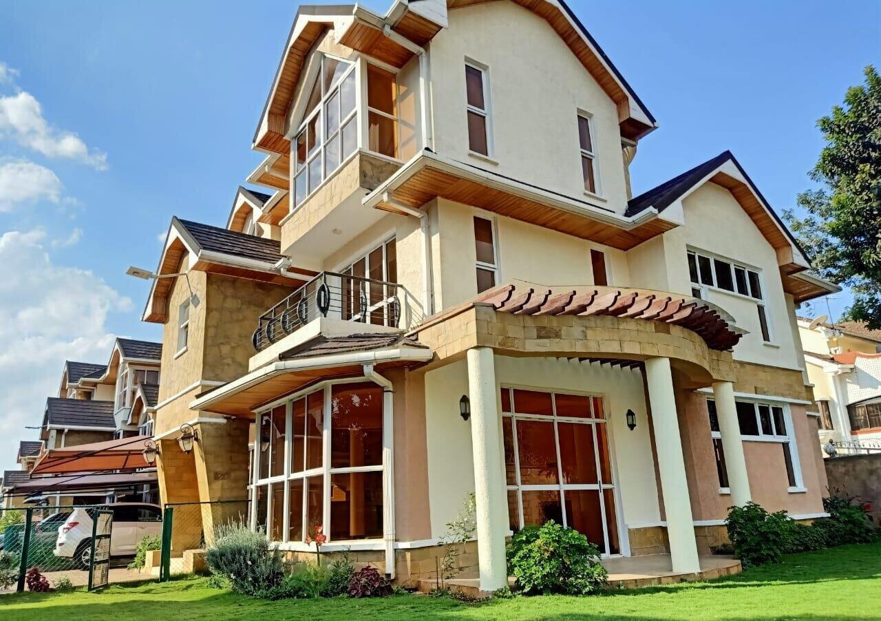 5-Ensuite Townhouse with Gym, Jacuzzi & Steam Bath - Lavington