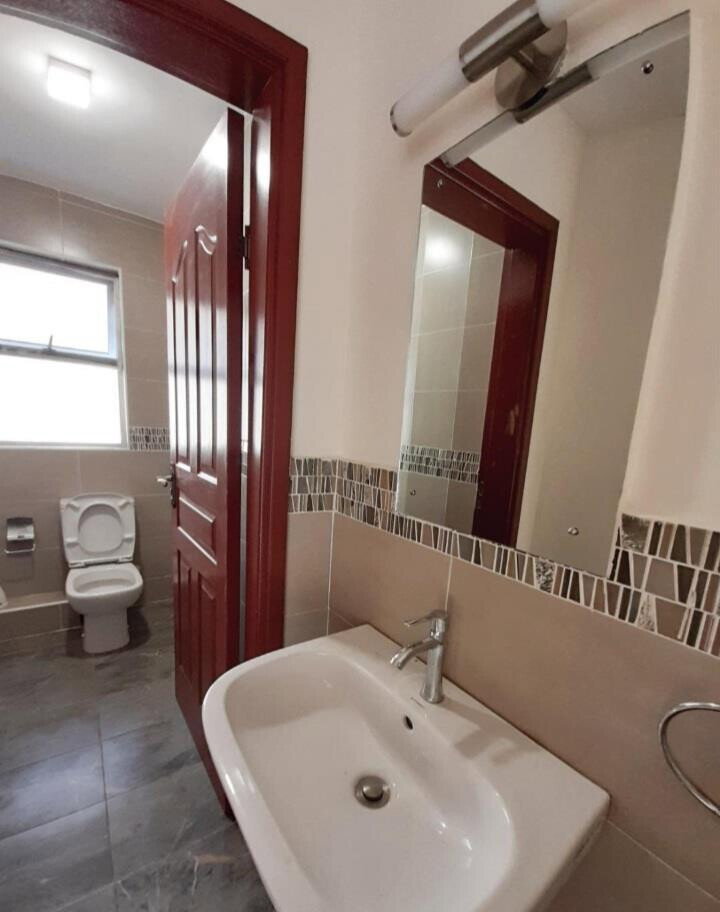 5-Ensuite Townhouse with Gym, Jacuzzi & Steam Bath - Lavington