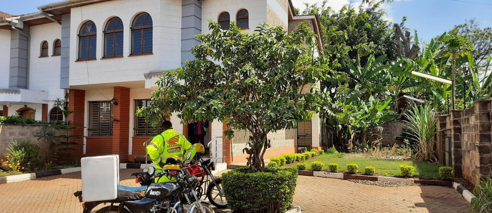 4BR Townhouse in 10-Unit Gated Estate - 2 Min to Sarit Centre
