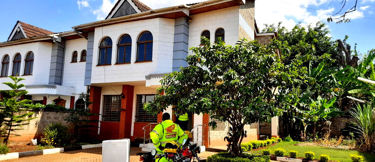 4BR Townhouse in 10-Unit Gated Estate - 2 Min to Sarit Centre