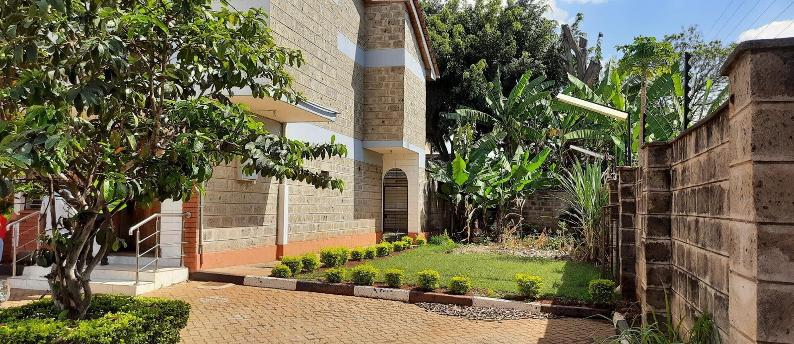4BR Townhouse in 10-Unit Gated Estate - 2 Min to Sarit Centre