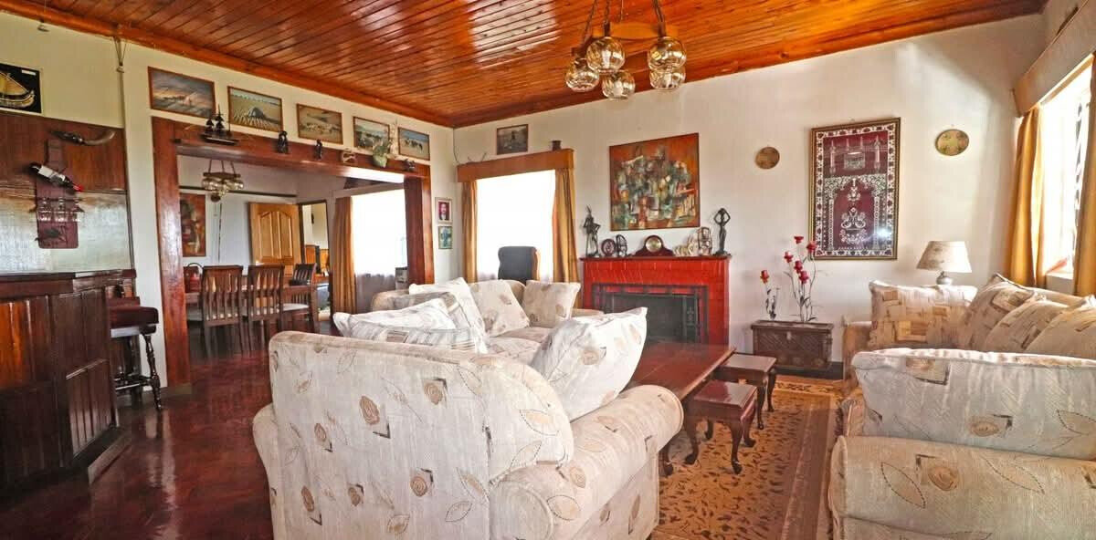 4BR Townhouse with Lake Nakuru Views & Cottage - Milimani