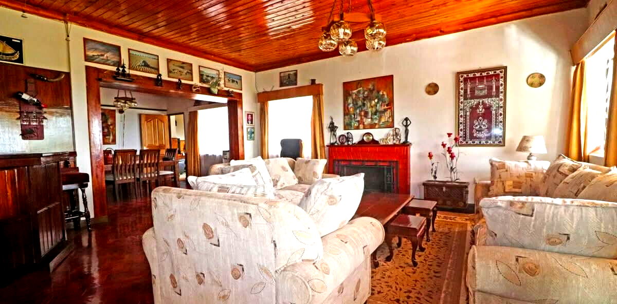 4BR Townhouse with Lake Nakuru Views & Cottage - Milimani