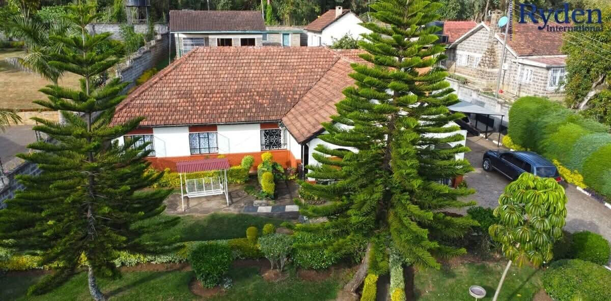 4BR Townhouse with Lake Nakuru Views & Cottage - Milimani