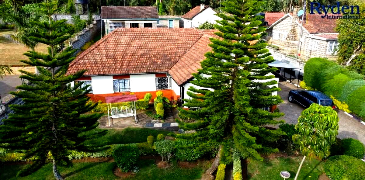 4BR Townhouse with Lake Nakuru Views & Cottage - Milimani