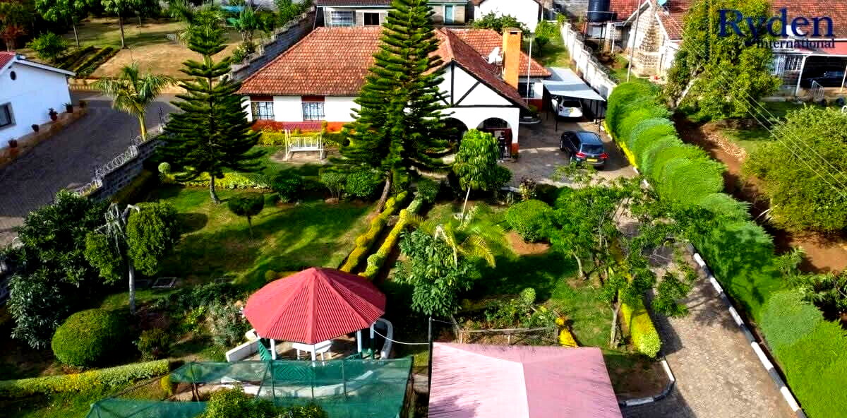 4BR Townhouse with Lake Nakuru Views & Cottage - Milimani