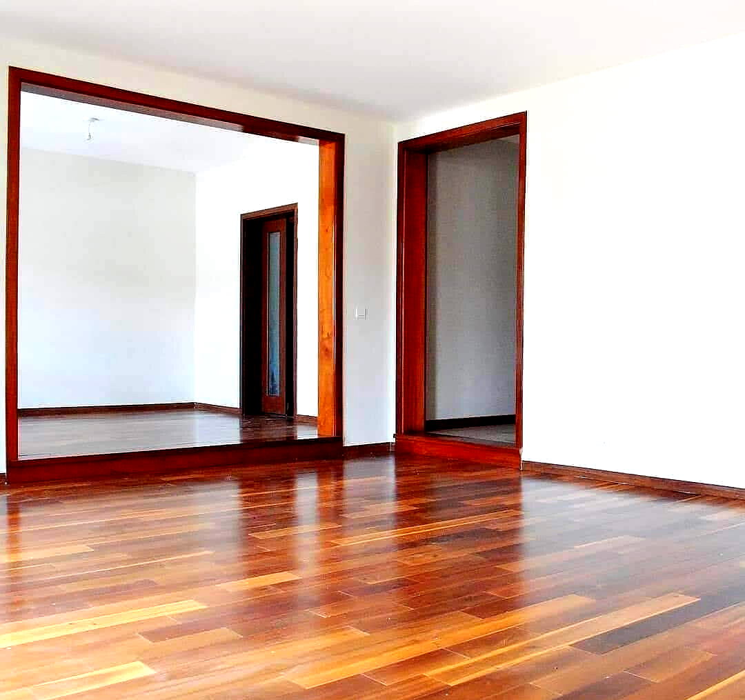 Corner Townhouse with Private Garden & Fireplace - Lavington