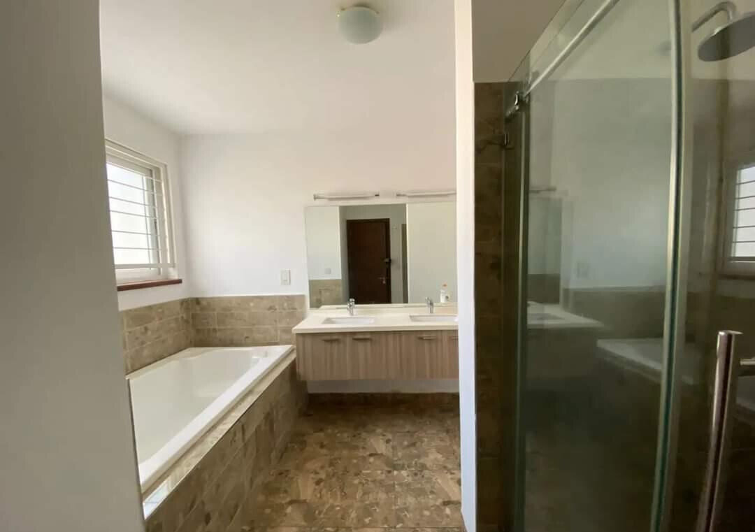 Corner Townhouse with Private Garden & Fireplace - Lavington
