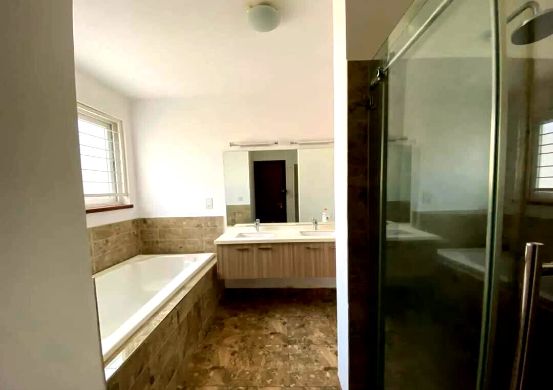 Corner Townhouse with Private Garden & Fireplace - Lavington