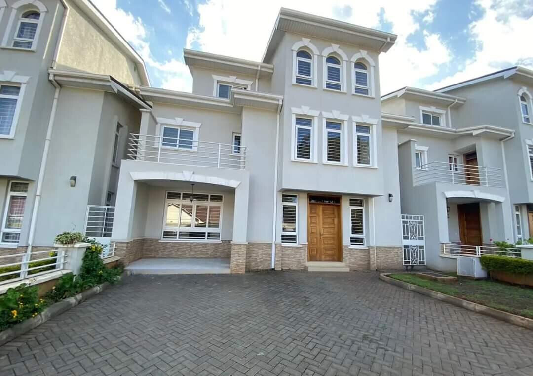 Corner Townhouse with Private Garden & Fireplace - Lavington