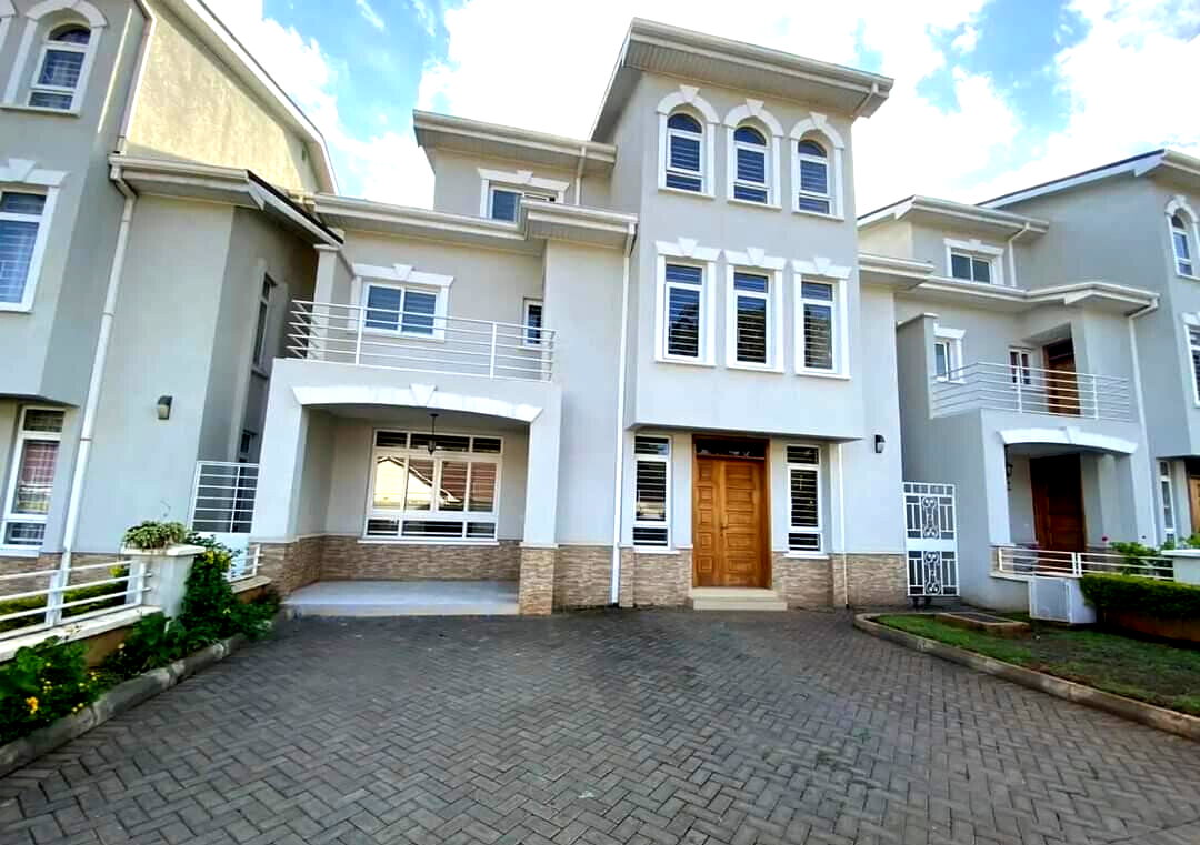 Corner Townhouse with Private Garden & Fireplace - Lavington