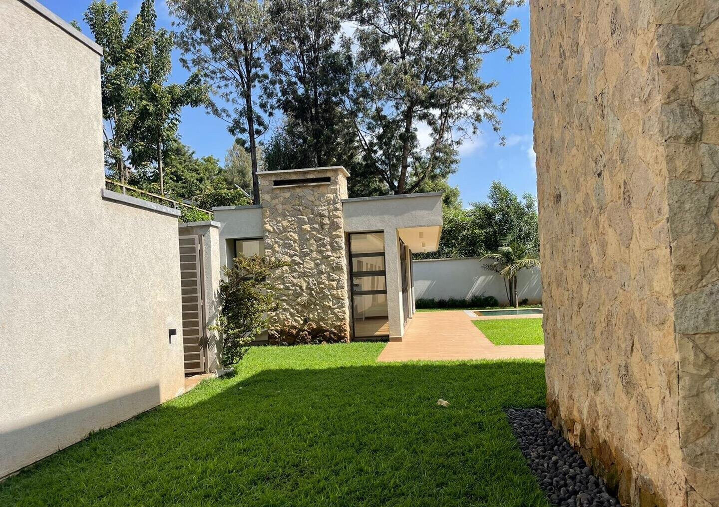 5-Ensuite Townhouse with Private Pool & Garden – Karen
