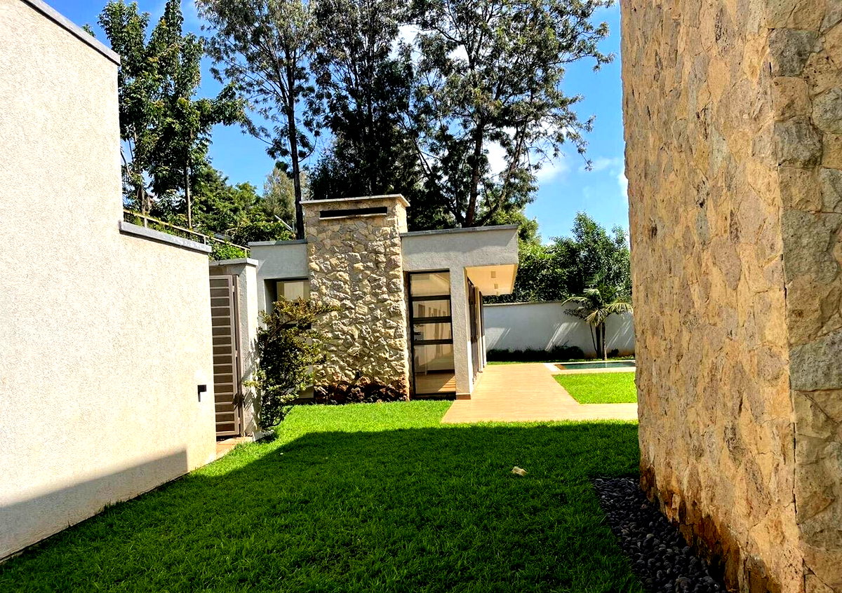 5-Ensuite Townhouse with Private Pool & Garden – Karen