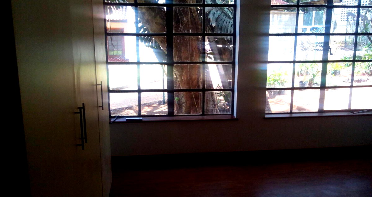 4BR Townhouse with Fireplace, DSQ & Mature Garden - Spring Valley