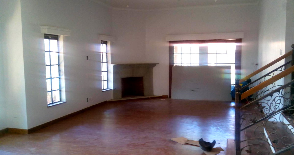 4BR Townhouse with Fireplace, DSQ & Mature Garden - Spring Valley