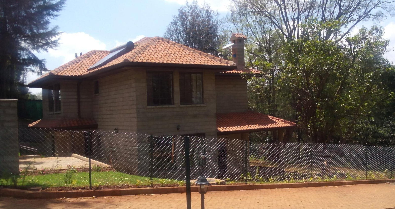 4BR Townhouse with Fireplace, DSQ & Mature Garden - Spring Valley
