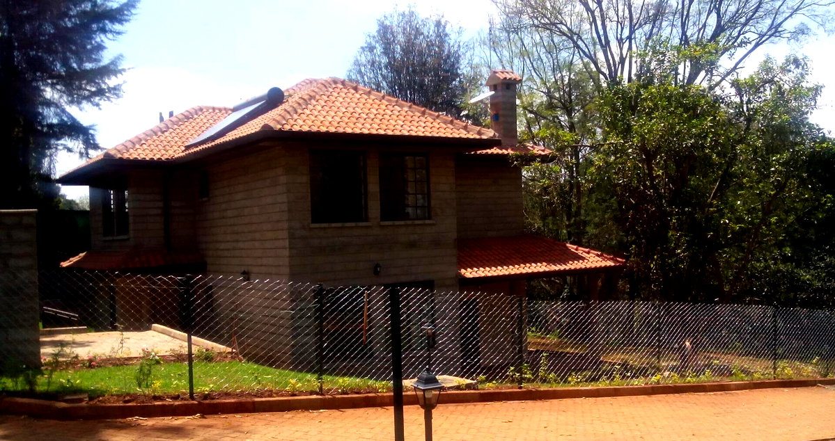 4BR Townhouse with Fireplace, DSQ & Mature Garden - Spring Valley