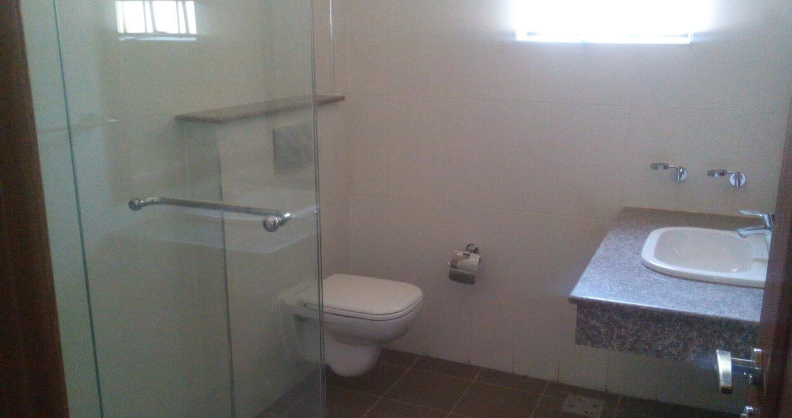4BR Townhouse with Fireplace, DSQ & Mature Garden - Spring Valley