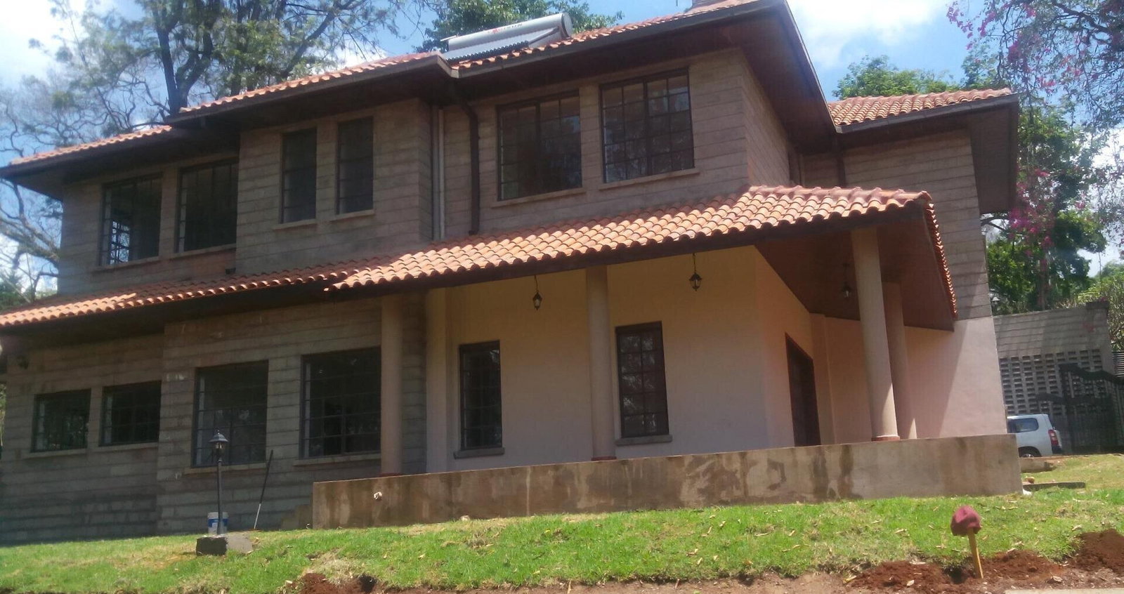4BR Townhouse with Fireplace, DSQ & Mature Garden - Spring Valley