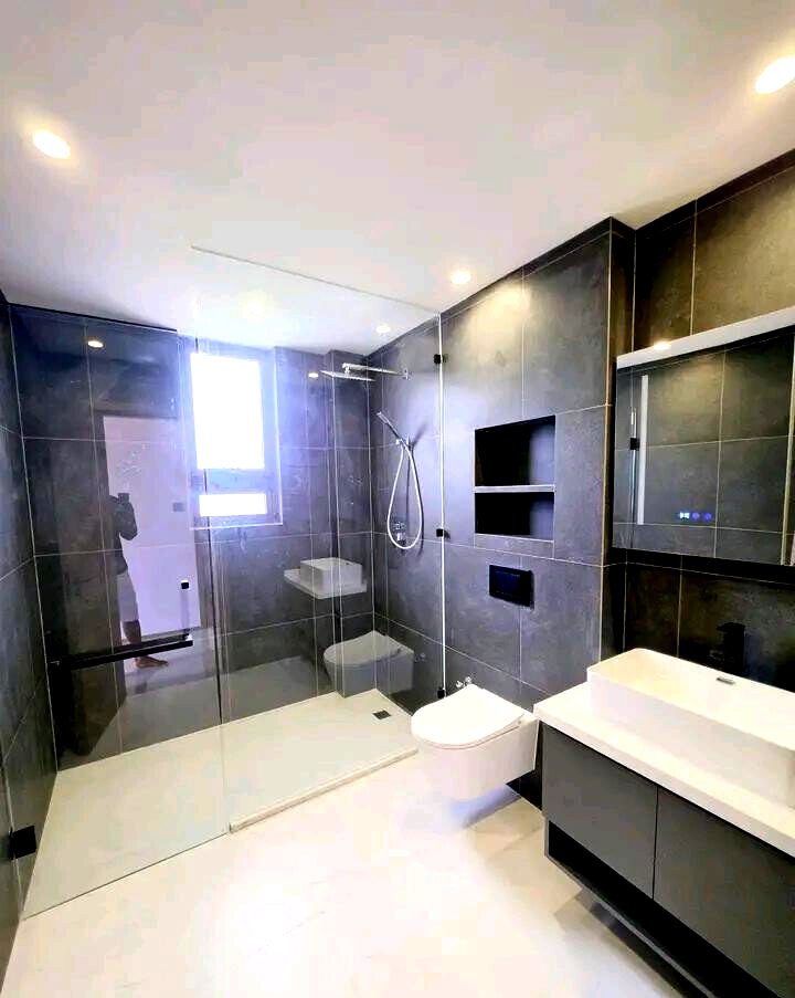 Beachfront 3BR Apartment with Rooftop Gym & Ocean Views - Nyali