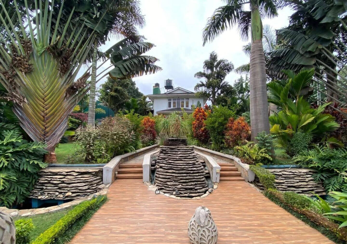 Half Acre 4BR Haven at KSh 570K