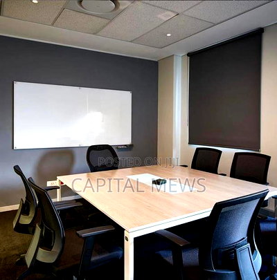 Large Offices With Many Desks - Image 4