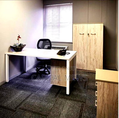 Large Offices With Many Desks - Image 2