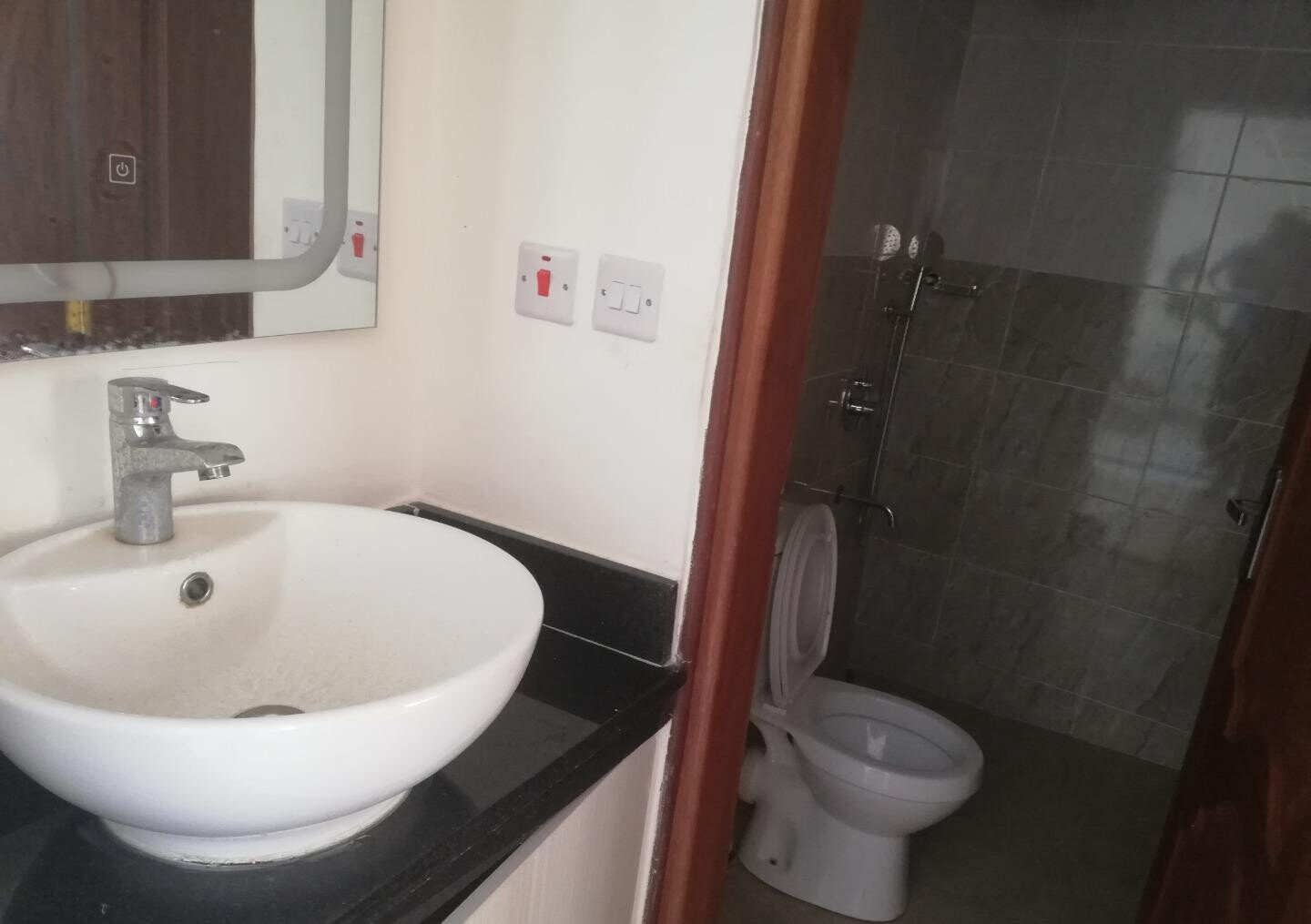 4BR Townhouse with Coastal Vibe & Rooftop Terrace - Athi River