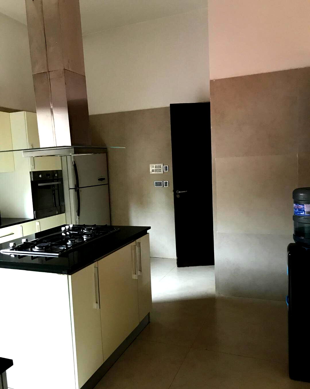 Ultra-Modern 4BR Townhouse with Rooftop Terrace & Pool - Westlands