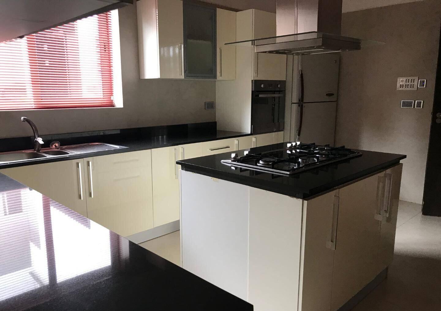 Ultra-Modern 4BR Townhouse with Rooftop Terrace & Pool - Westlands