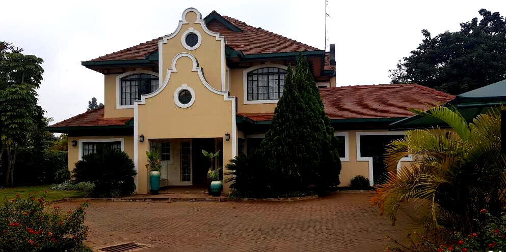 6-Bedroom Villa with Jacuzzi & Mature Garden - Runda