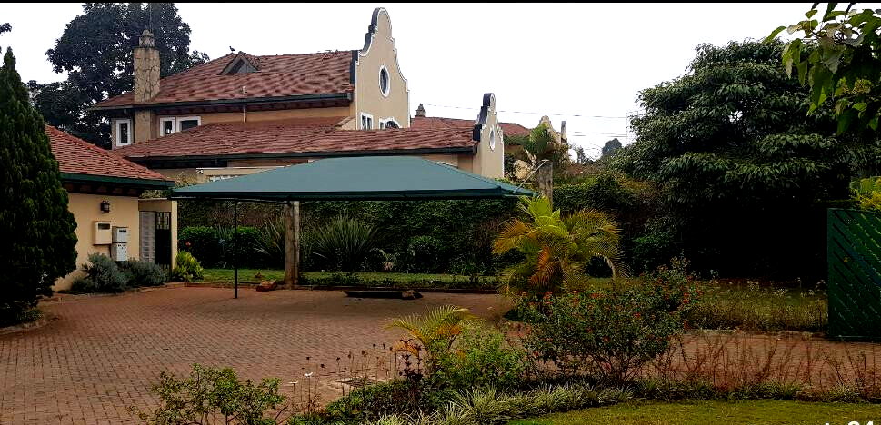 6-Bedroom Villa with Jacuzzi & Mature Garden - Runda